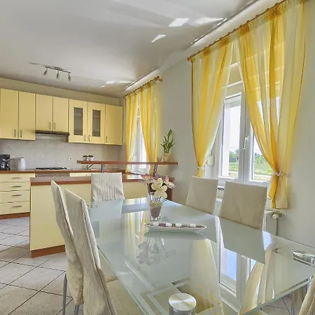 Holiday Nina I Tea Tatil Evi